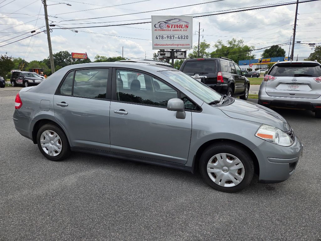 2010 Nissan Versa 1.8 S Auto's photo